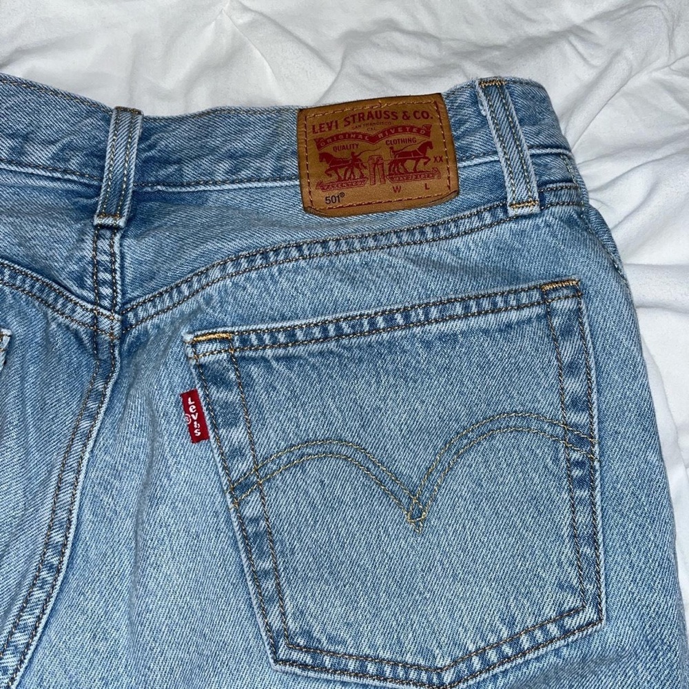 Levi’s 501 jeans. size: W 26 L32